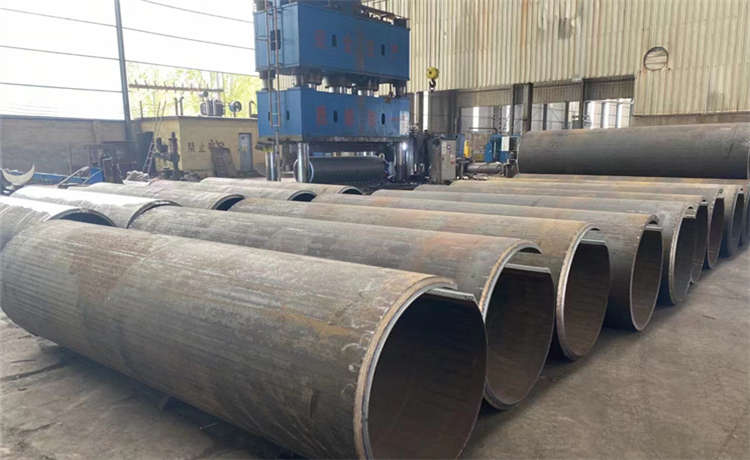 800-16螺旋鋼管，820mm螺旋焊管，鋼材場(chǎng)打樁螺旋鋼管，920防腐螺旋管