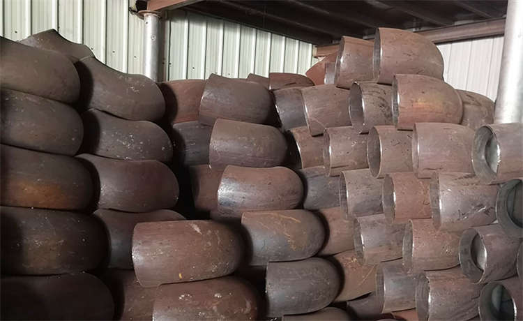 219-6mm螺旋管，920-8mm螺旋鋼管，鋼材場(chǎng)2420mm螺旋焊管，1900污水處理防腐螺旋焊管