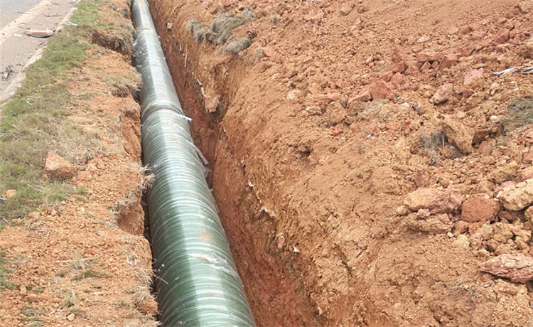 2520mm螺旋焊管，內(nèi)徑2200螺旋鋼管，大型螺旋鋼管廠家質(zhì)量可靠，焊管廠