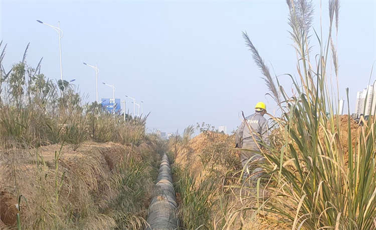 鋼材場(chǎng)槽鋼批發(fā)，Q235B角鋼價(jià)格，2220螺旋管，377螺旋焊管