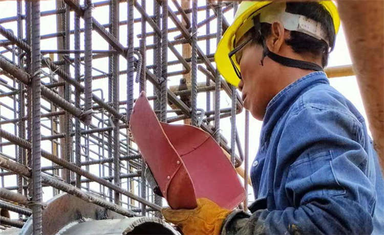 螺旋焊接鋼管，鋼材場防腐螺旋管廠家，720-6-8-10-12mm螺旋焊管，鋼材場2520mm螺旋焊管